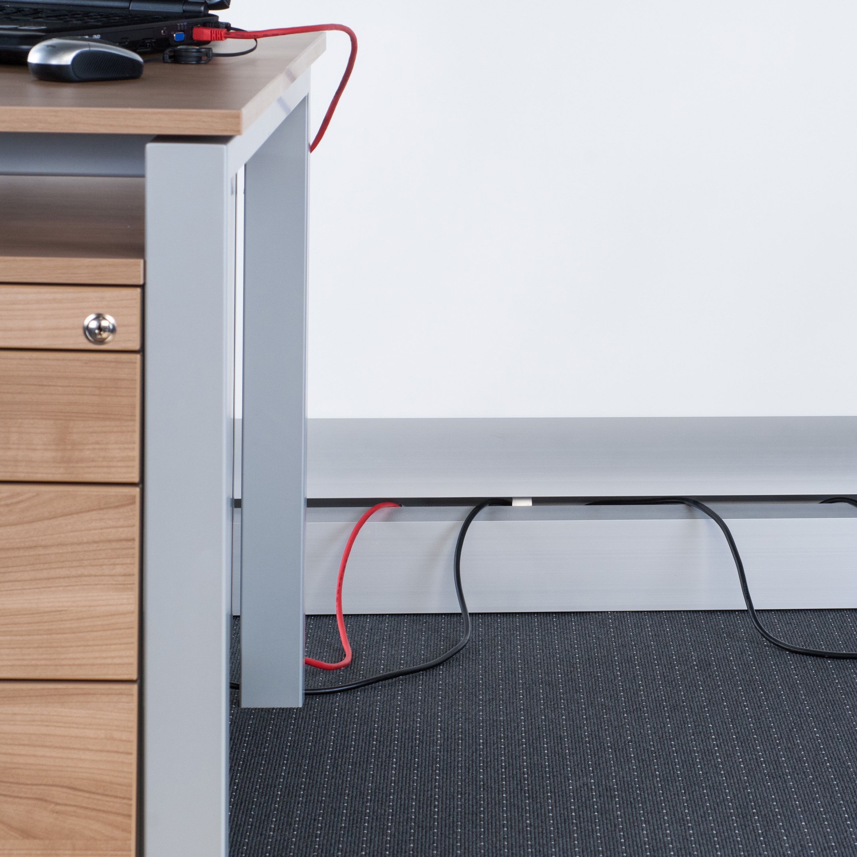 Leitungsführung Kanäle Aluminium